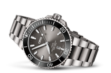 Load image into Gallery viewer, Oris Aquis Date Titanum 43.5mm on Titanium Bracelet