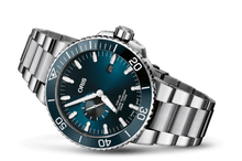 Load image into Gallery viewer, Oris Aquis Small Second, Date Blue 45.5mm Bracelet