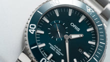 Load image into Gallery viewer, Oris Aquis Small Second, Date Blue 45.5mm Blue Rubber