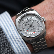 Load image into Gallery viewer, Fortis Vagabond V-40 Stormy Gray on block bracelet Pre-Order