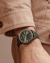 Load image into Gallery viewer, Baume &amp; Mercier Classima Quartz Green 10766 -42mm