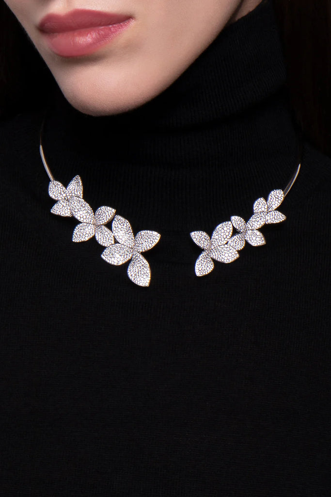 Pasquale Bruni Giardini Segreti Choker 18k White Gold with Diamonds, Multi Flower.