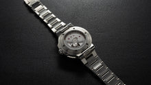 Load image into Gallery viewer, Oris Aquis Date Calibre 400 Antracite 41.5mm Bracelet