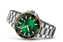 Load image into Gallery viewer, Oris Aquis Date Calibre 400 Green 41.5mm with 18k gold on Bracelet