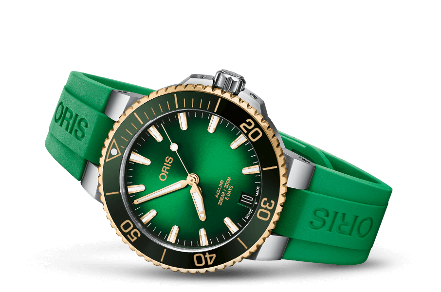 Oris Aquis Date Calibre 400 Green 41.5mm with 18k gold on Rubber