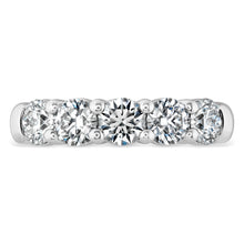 Load image into Gallery viewer, Hearts on Fire Signature 5-Stone Diamond WG Band 0.47ct